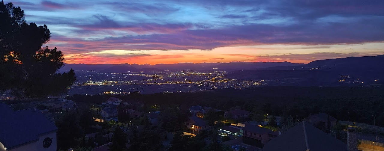 Atardecer sobre la Alhambra y la ciudad de Granada desde Sierra Nevada